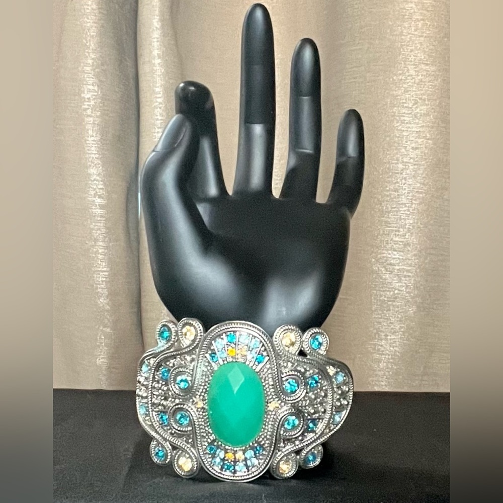 Like New green, blue and silver Bracelet fashion jewelry - Picture 1 of 4